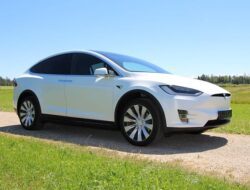7 Keunggulan Tesla Model X