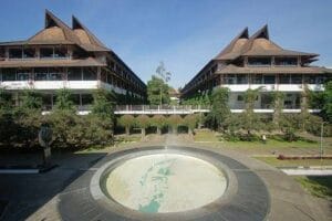 Institut Teknologi Bandung: Kampus Teknologi Terbaik di Indonesia